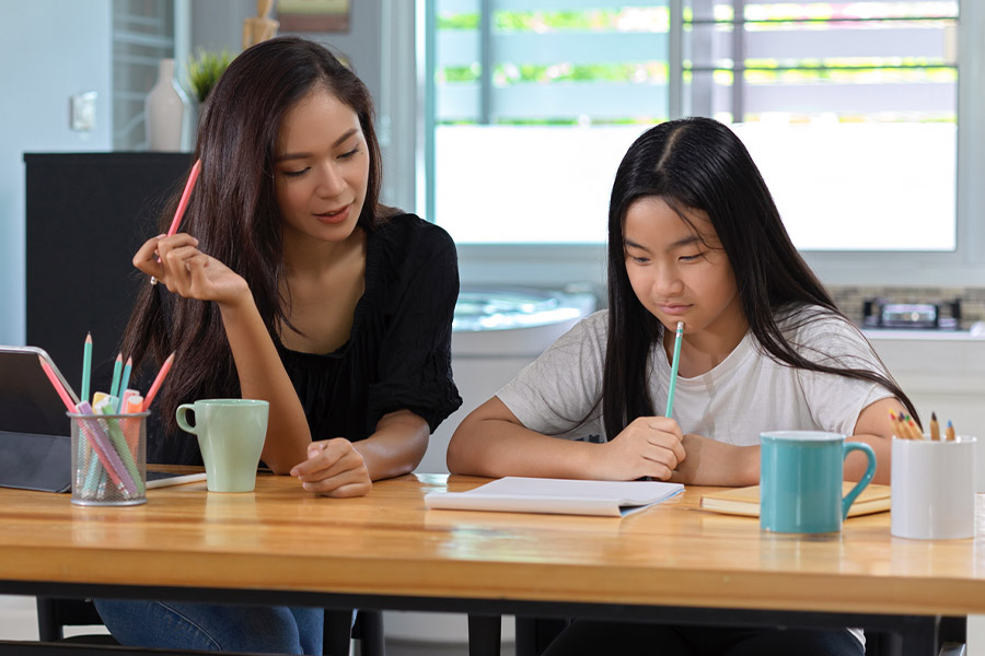 student and tutor together at a desk in Columbus